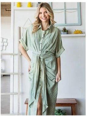 NWOT Oli and Hali Button Down Dress